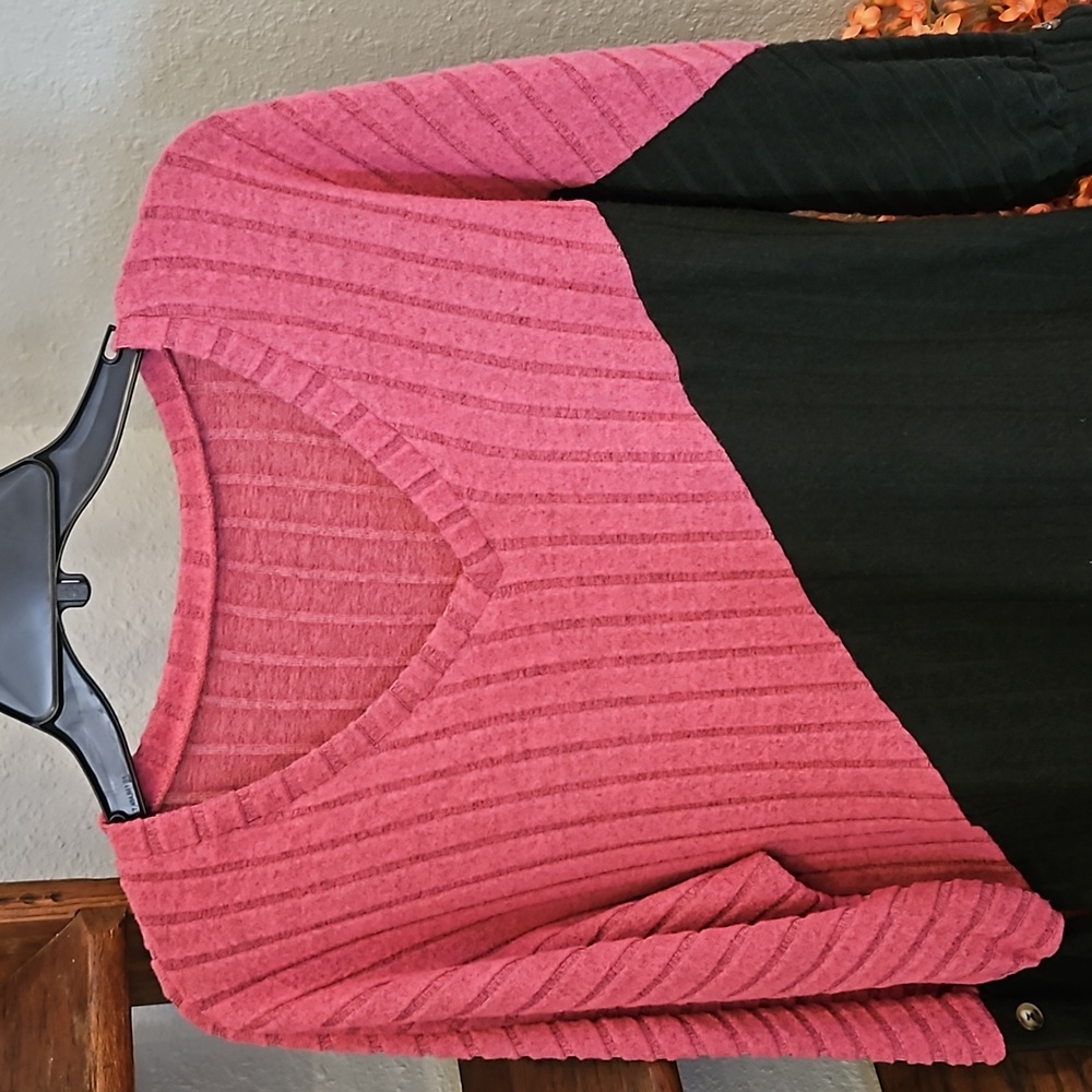 Pretty lightweight sweater - Picture 2 of 4